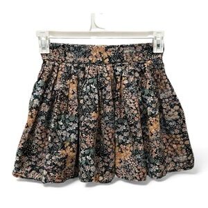 American Eagle pull on mini Skirt lined Size XS 
Floral Linen Blend